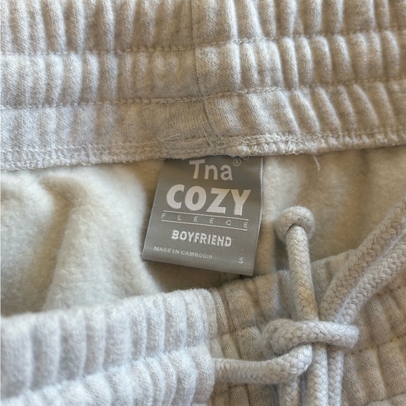 TNA Women’s Cozy FLEECE BOYFRIEND SWEATPANT Heather Cloud White - Picture 5 of 7